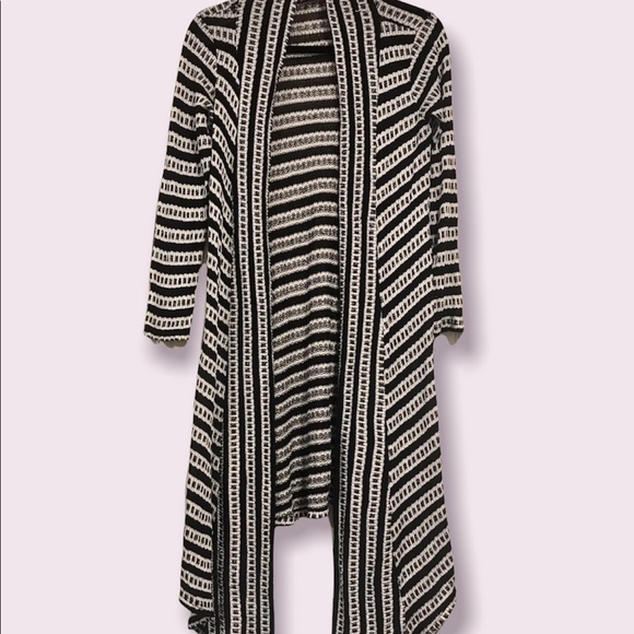 🌟SALE 2/$10.00‼️ Pretty young thing Women’s White/Black/Gray Cardigan size M - Picture 2 of 9